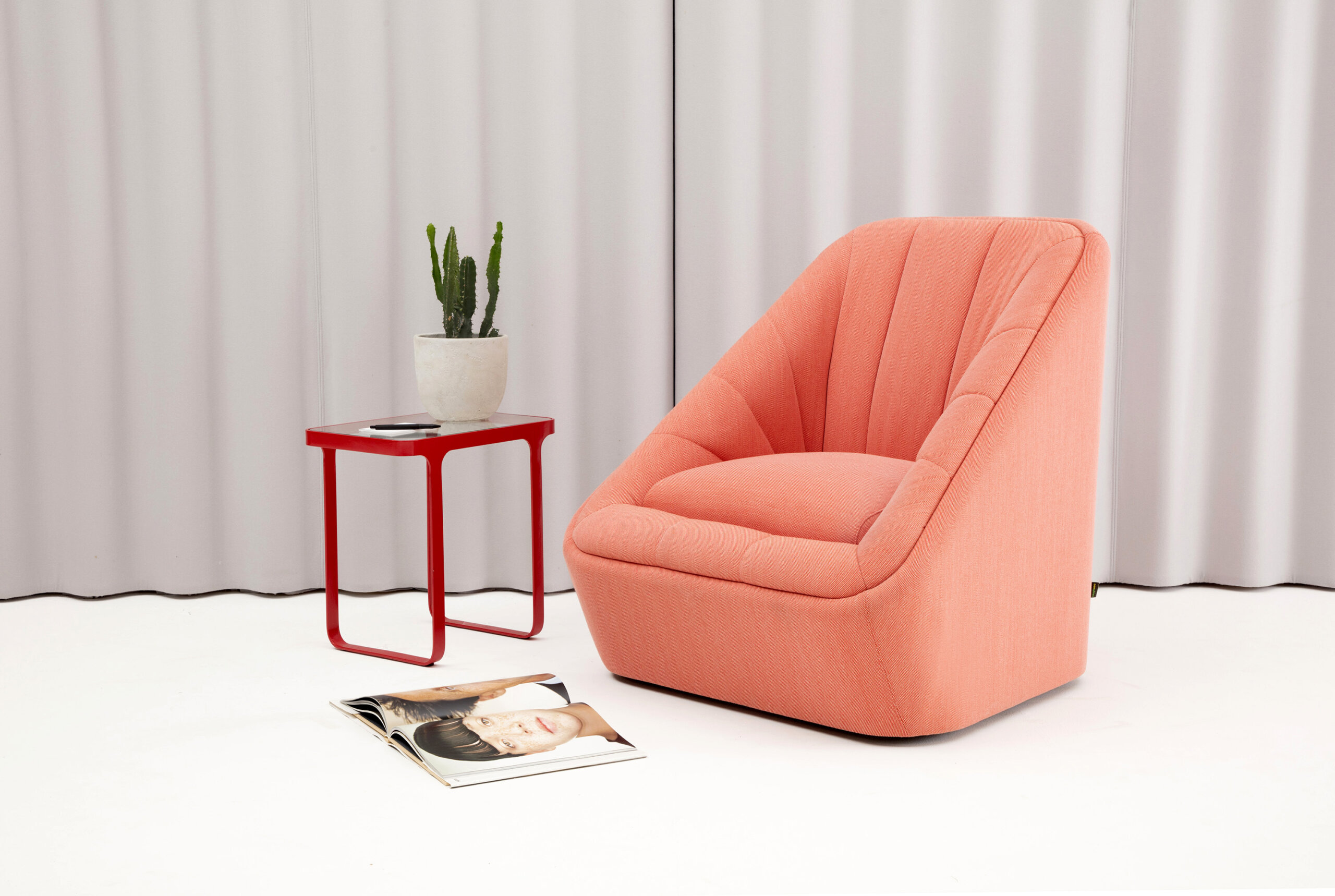 FIJICHBSW_Kvadrat_Balder_TRAST_GL_RAL3020_GROUP_HR.jpg